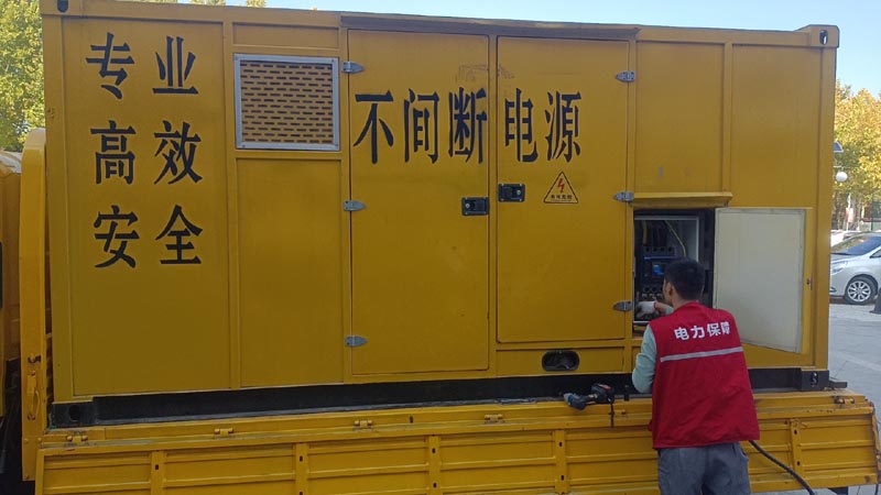 扬州柴油发电机组和UPS电源配合使用时，如何避免切换过程中的电力中断？